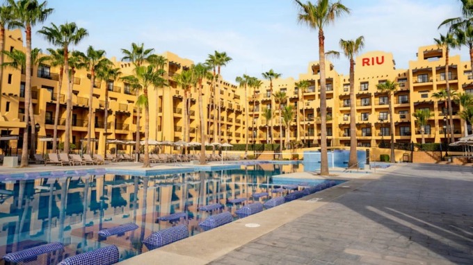 El hotel al amanecer